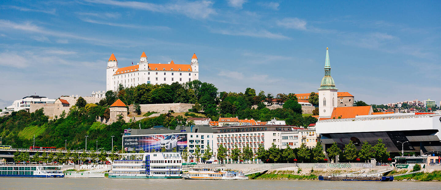 [Translate to English:] Bratislava: Tagesausflug ab Wien mit Bus und Schiff