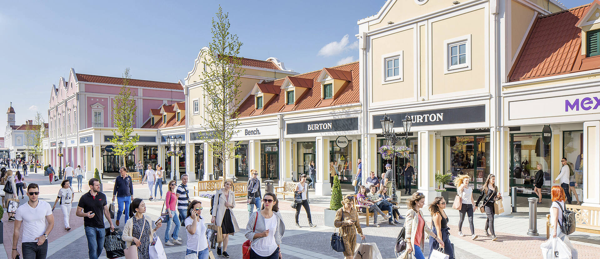 Parndorf Outlet Shuttle Bus Stressfrei shoppen Vienna Sightseeing