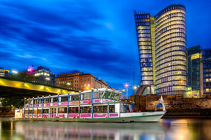 Abendliche Schifffahrt mit Wiener Liedern