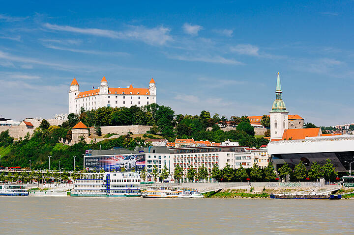 [Translate to English:] Bratislava: Tagesausflug ab Wien mit Bus und Schiff