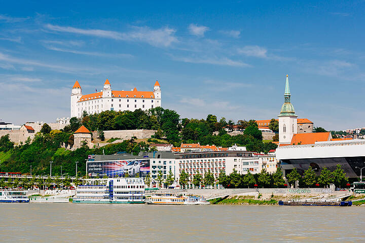 Bratislava: Tagesausflug ab Wien mit Bus und Schiff