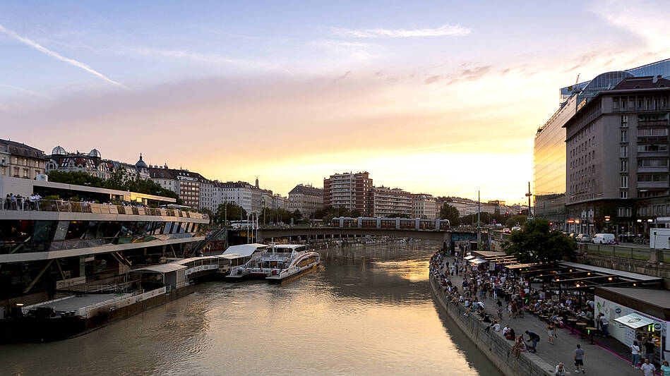 Night Tour Vienna Sightseeing Donaukanal